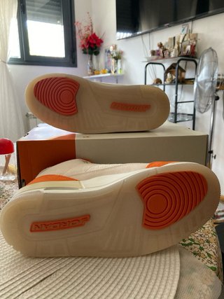 Zapatillas Adidas Beige y Naranja