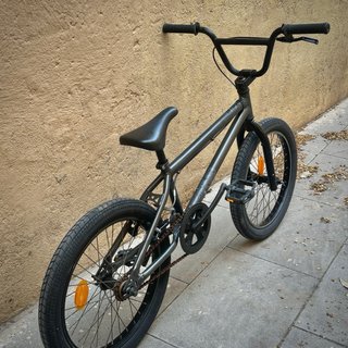 Bicicleta BMX gris