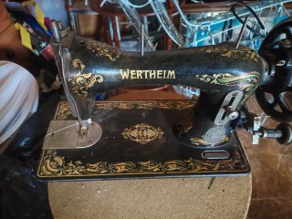 Máquina de coser antigua Wertheim