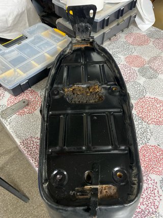 Sillín Vespa Negro se adapto a una 150 sprint.