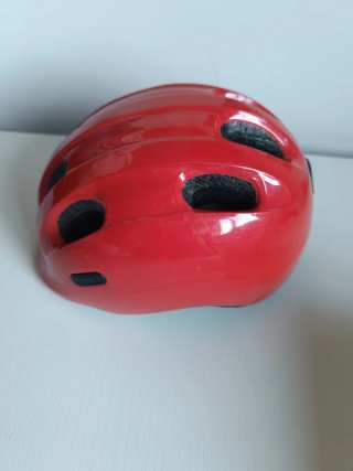 Casco de bici rojo ABUS para niño