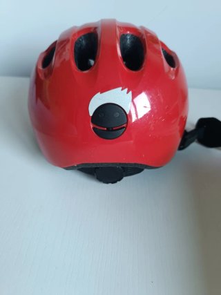 Casco de bici rojo ABUS para niño