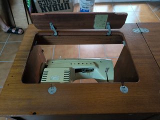 Máquina de coser Singer 368 Beige/Marrón