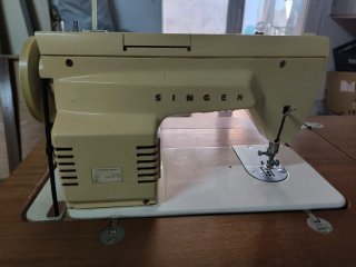 Máquina de coser Singer 368 Beige/Marrón