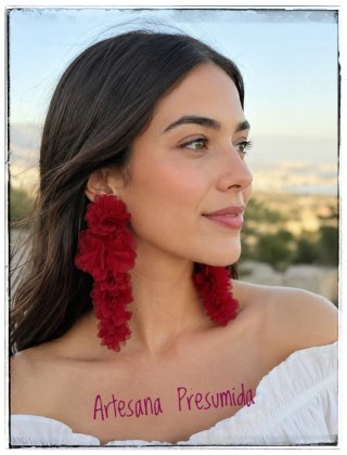 Pendientes largos de flores rojas