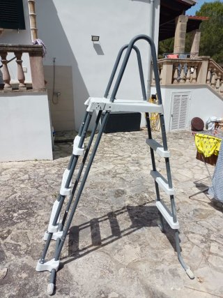 Escalera Piscina desmontable Intex