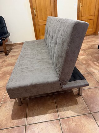 Sofá cama gris cómodo