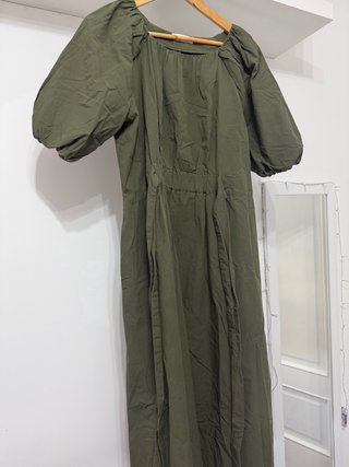 Vestido verde manga abullonada