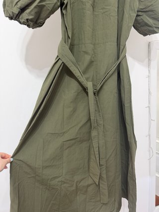 Vestido verde manga abullonada