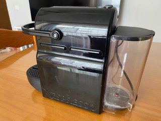 Cafetera Espresso DeLonghi Negra