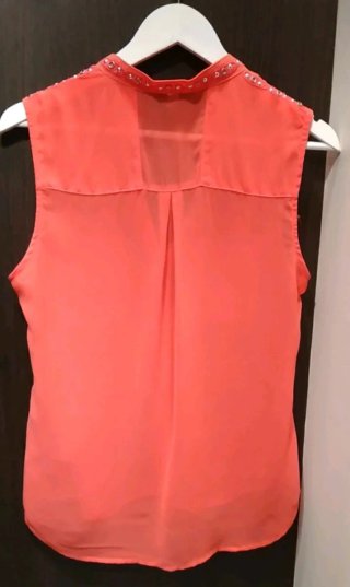 Blusa coral sin mangas talla M