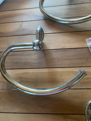 2 Toalleros de baño de acero inoxidable.