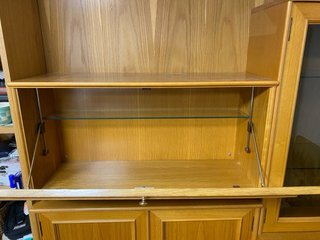 Mueble de comedor de madera
