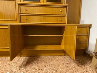 Mueble de comedor de madera