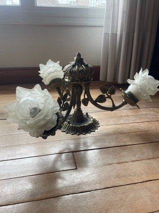Lámpara de techo con tulipas de cristal