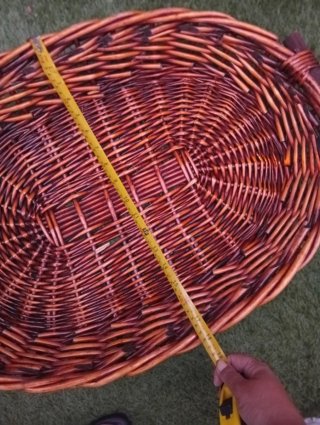 Cesta ovalada de mimbre con asas