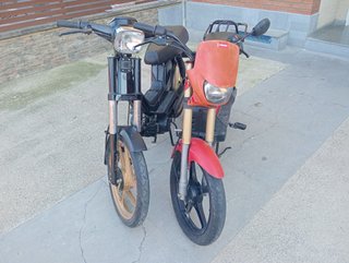 Derbi Variant Roja y Negra