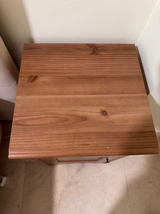 Mesita de noche rústica de madera