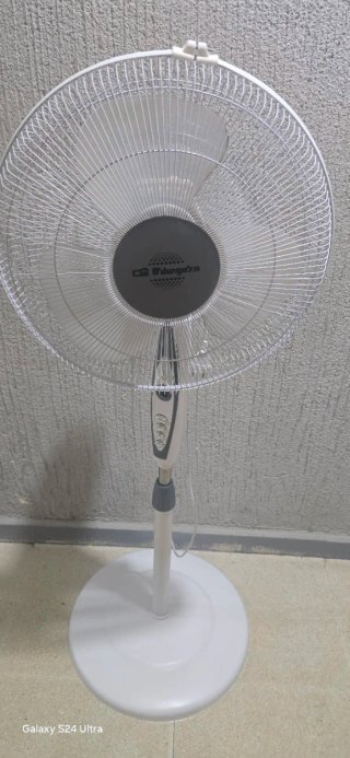 Ventilador orbegozo  Blanco y Gris