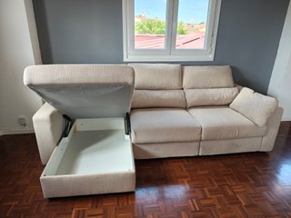 Sofá cama amplio beige tela