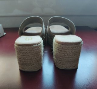 Sandalias cuña beige