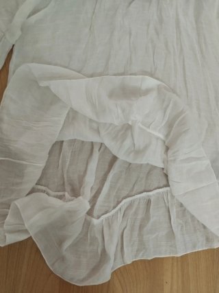 Vestido playero blanco con adornos