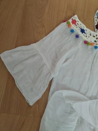 Vestido playero blanco con adornos