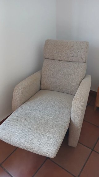Sillón reclinable beige