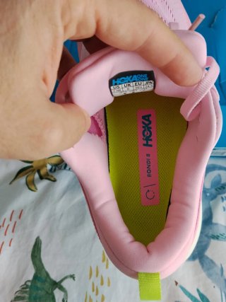 Zapatillas Hoka Bondi 8 Rosa y Blanco