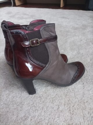 Botines de piel y charol como nuevos.