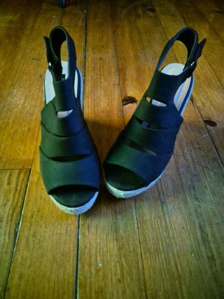 Sandalias cuña negras
