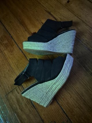 Sandalias cuña negras