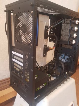 Caja PC hummer con Fuente de alimentación corsair
