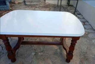 Mesa de comedor de madera