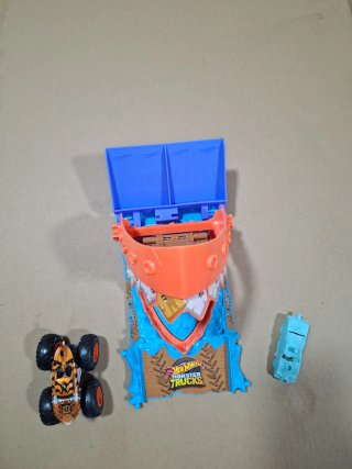 Pista Hot Wheels Monster Trucks Tiburón