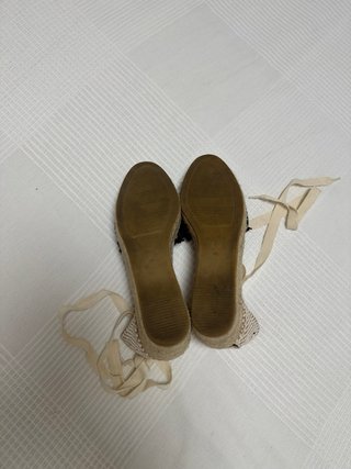 Alpargatas Macarena Beige y Negras