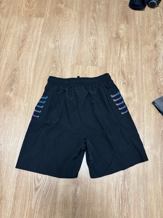 Pantalón corto Under Armour negro/morado