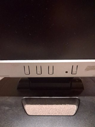 Monitor Yamakasi Plata y Negro