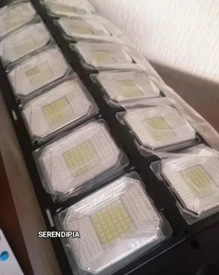 2 FAROLAS SOLARES 504 LED CADA UNA.