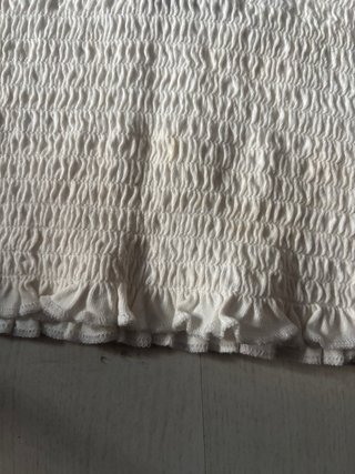 Top bianco arricciato con bretelline