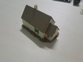 2 Casette in miniatura con tetto in paglia