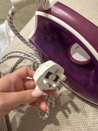 Plancha de ropa Russell Hobbs morada
