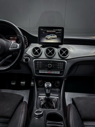 Mercedes-Benz Clase CLA AMG NIGHT