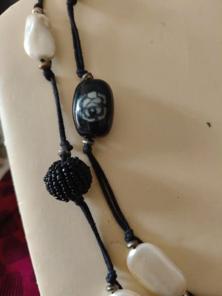 Collar de cuentas y perlas