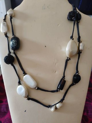 Collar de cuentas y perlas