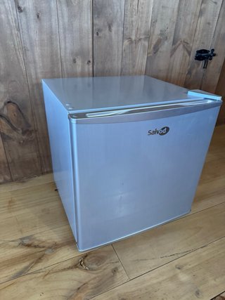 Mini Nevera Saivod FSM614S (45L) – Como nueva