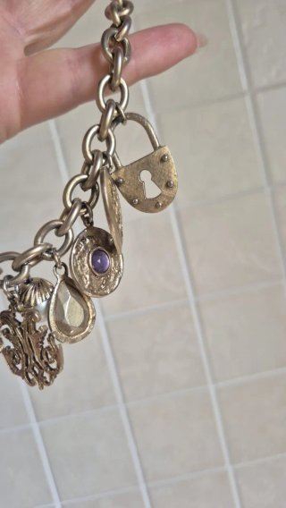Collana con ciondoli a tema vintage