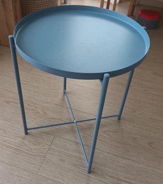 Mesa auxiliar bandeja azul Ikea