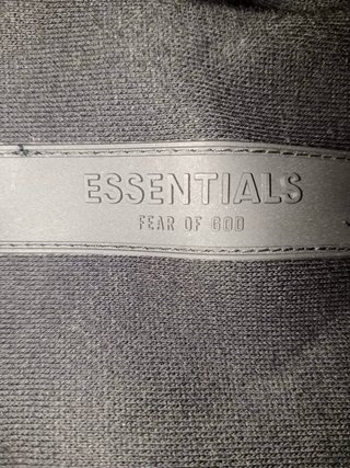 Sudadera Essentials con capucha negra