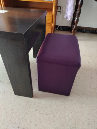 Mesa centro elevable y puffs